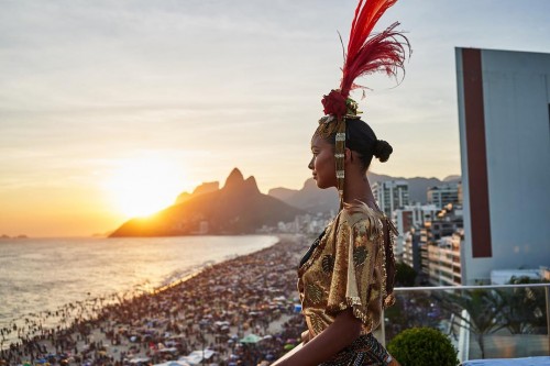 Адриана Лима с подругами на карнавале в Рио-де-Жанейро