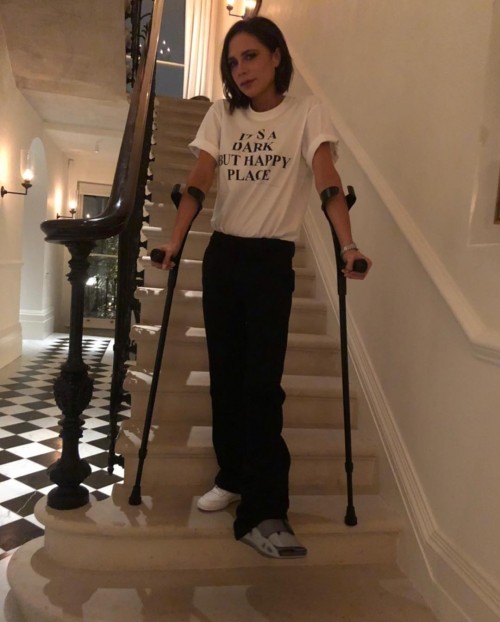 Виктория Бекхэм сломала ногу