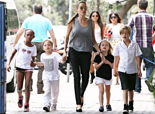 Анджелина Джоли удивила родительский комитет школы карате