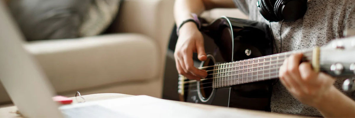 Эволюция гитарного обучения: от учителей до онлайн-курсов