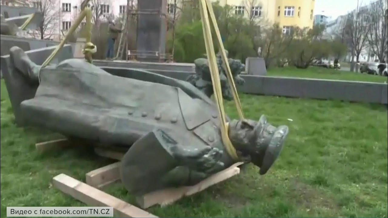 Шойгу потребовал призвать к уголовной ответственности зарубежных чиновников, виновных в сносе и осквернении советских памятников