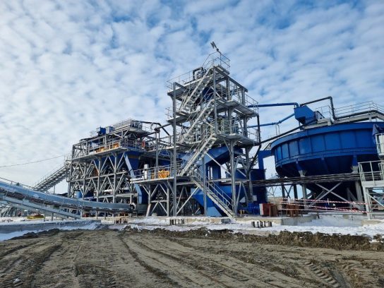 Губернатор Роман Копин посетил третью в России модульную фабрику по обогащению коксующегося угля