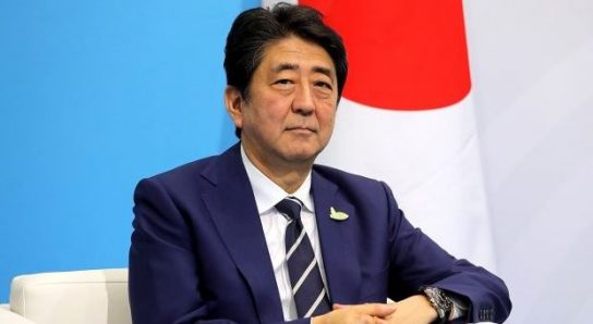 Премьер-министр Японии намерен подписать мирный договор с Россией