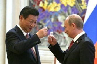 Россия и Китай «выпили» за доллар не чокаясь