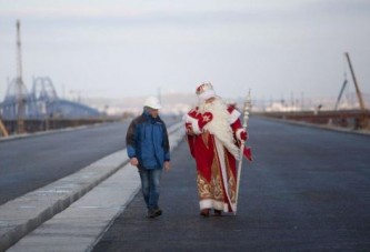 Дед Мороз проинспектировал строительство Керченского моста