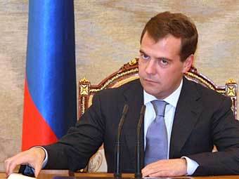 Медведев подписал постановление о повышении пенсионного возраста