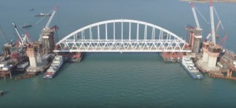 В Крыму назвали пиар-акцией иск Порошенко к Керченскому мосту