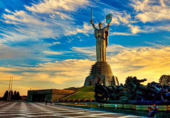 Киевские власти хотят отобрать у статуи «Родина-мать» герб СССР