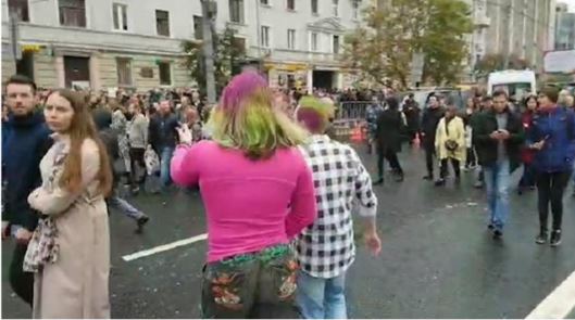 Митинг на Сахарова превратился во фрик-шоу из-за цыган, трансвеститов и бомжей