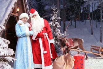 Простые украинцы выбирают российского Деда Мороза и Снегурочку