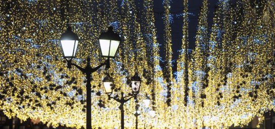 Новогодняя подсветка останется на улицах Москвы до весны