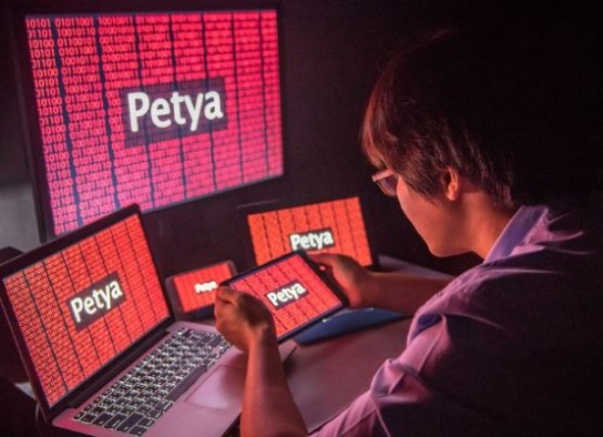 Британия обвинила Россию в создании вируса Petya