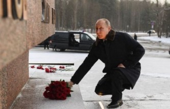 Путин возложил цветы к мемориалу «Рубежный камень»
