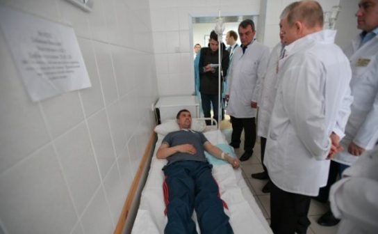 Путин посетил в больнице пострадавших в ТЦ «Зимняя вишня»