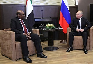 Президент Судана попросил у Путина защиты от США