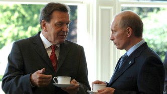 Шредер не намерен изменять дружбе с Путиным