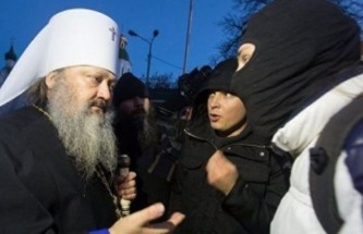 Украинские радикалы атаковали Московский Патриархат по заданию властей