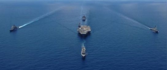 Пентагон перебрасывает авианосную группу ВМФ США к берегам Сирии