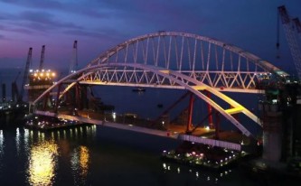 Началась установка автомобильной арки Керченского моста